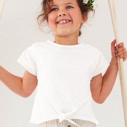 Sommerliches T-Shirt Knotendetail weiß